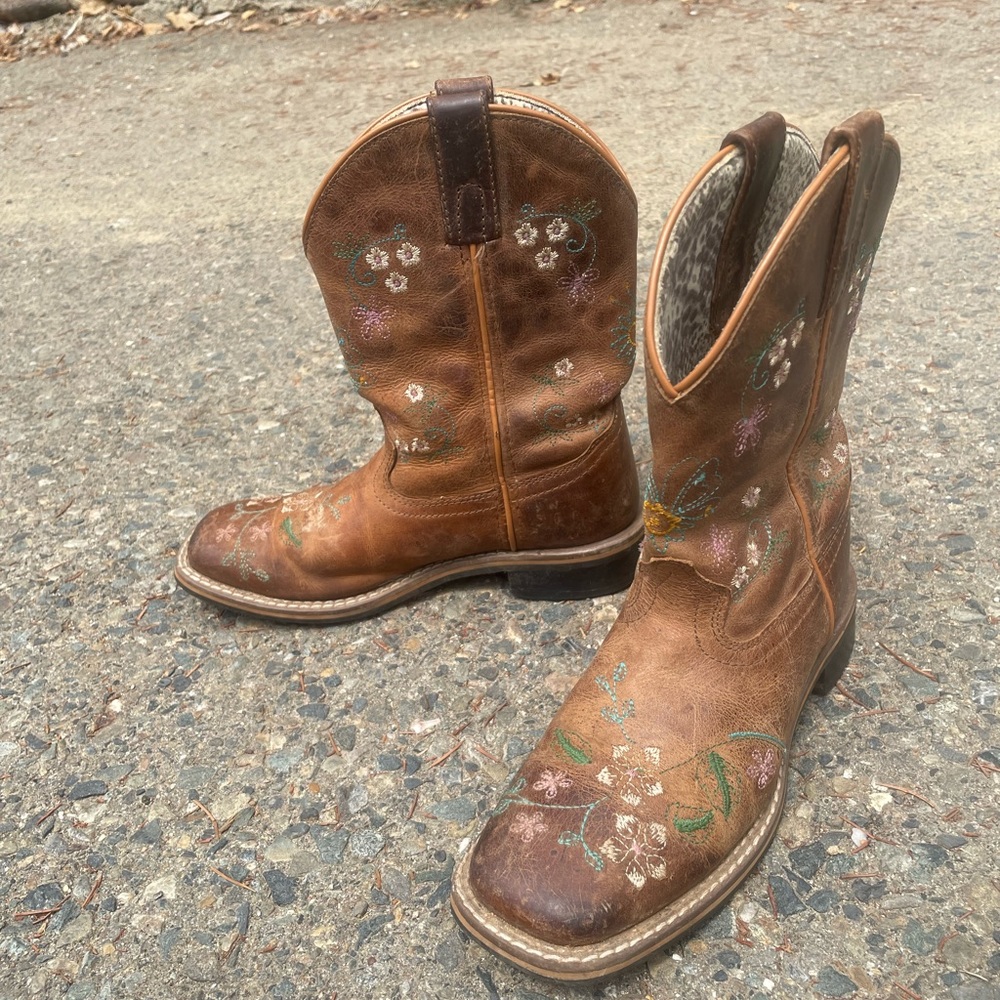 Smokey mountain Kids size 3 Flower cowboy boots